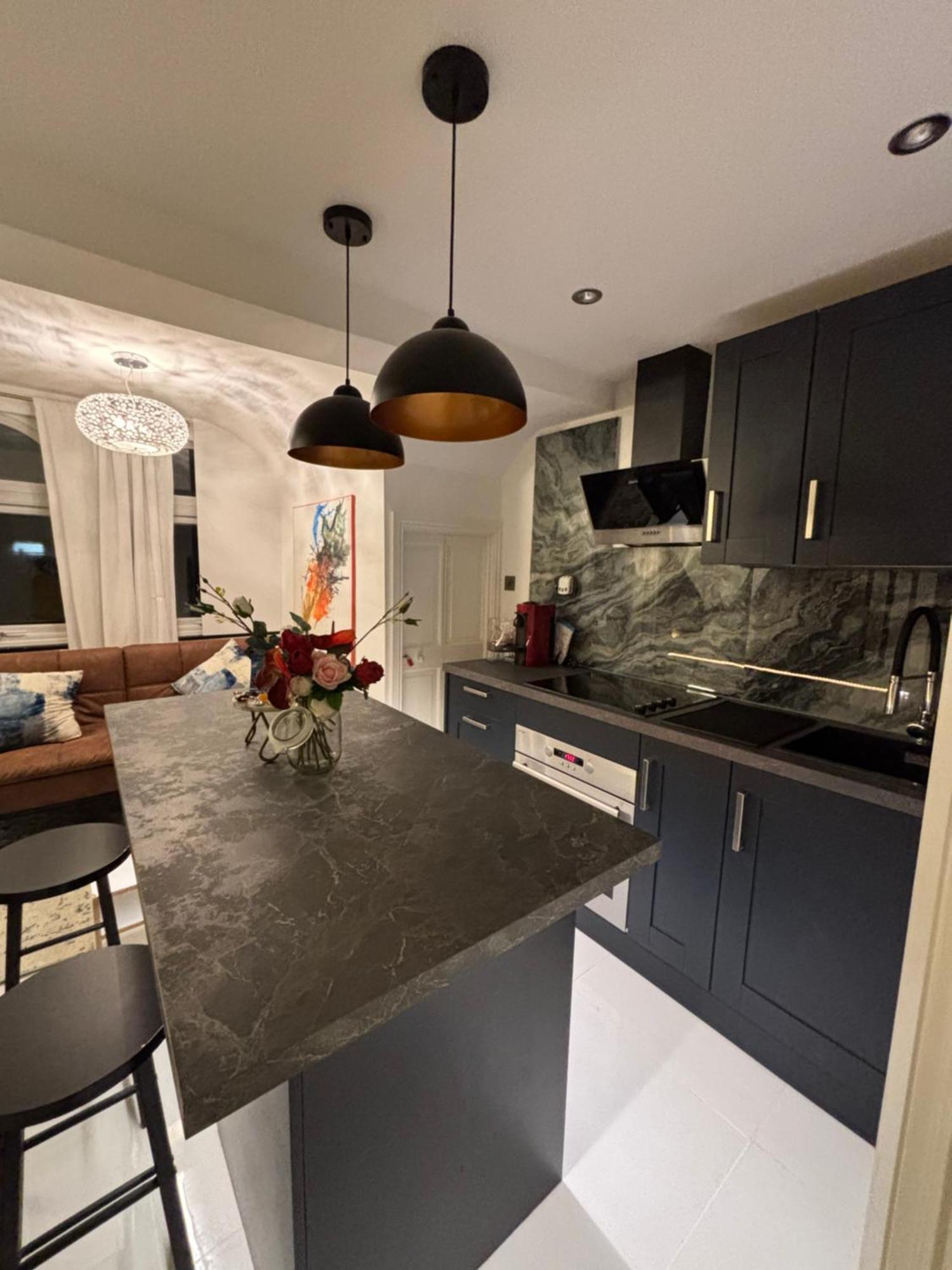 Newly Renovated Modern Studio Apartment In West Kensington Londyn Zewnętrze zdjęcie